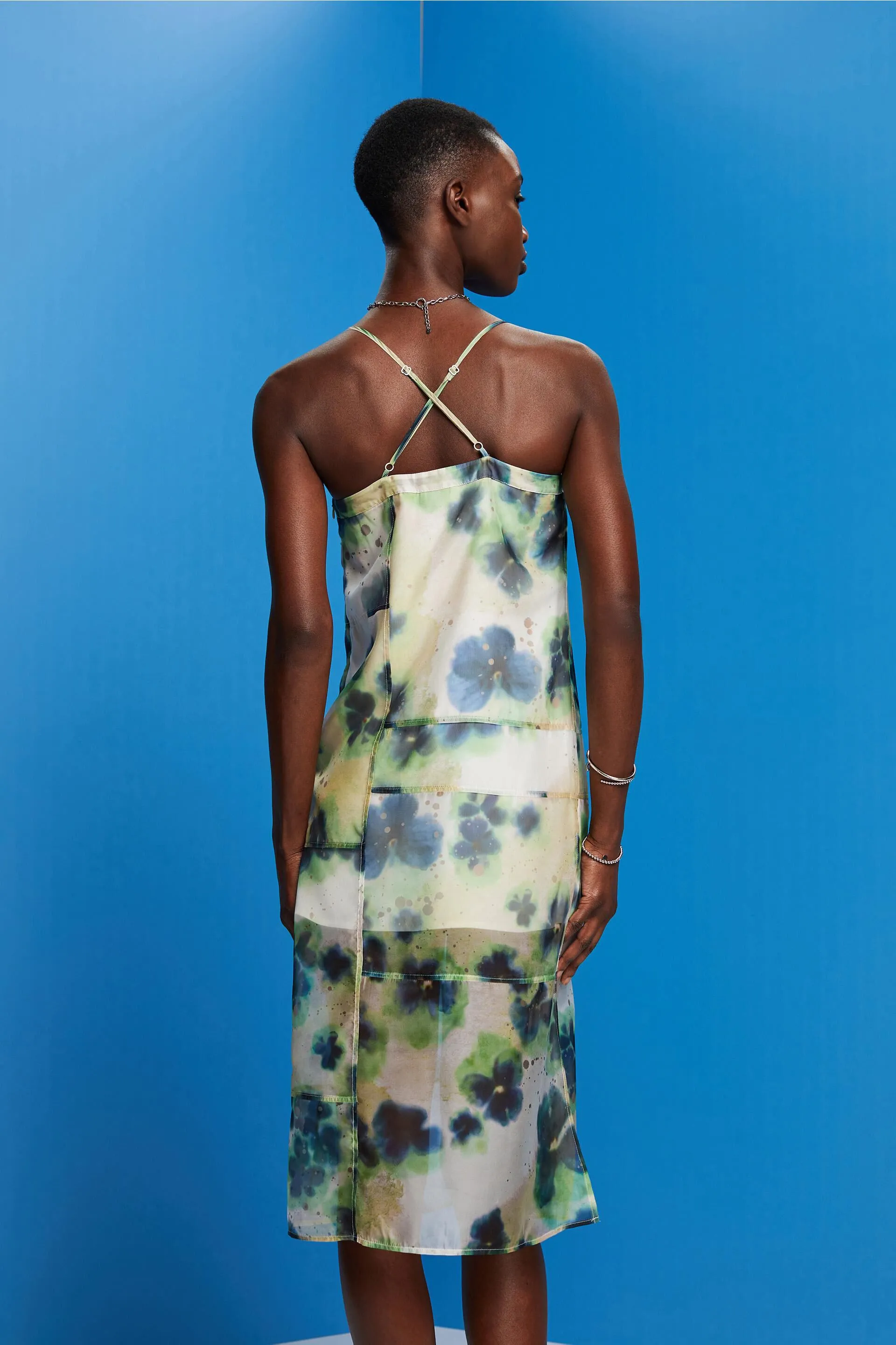 Abito midi in organza a fantasia