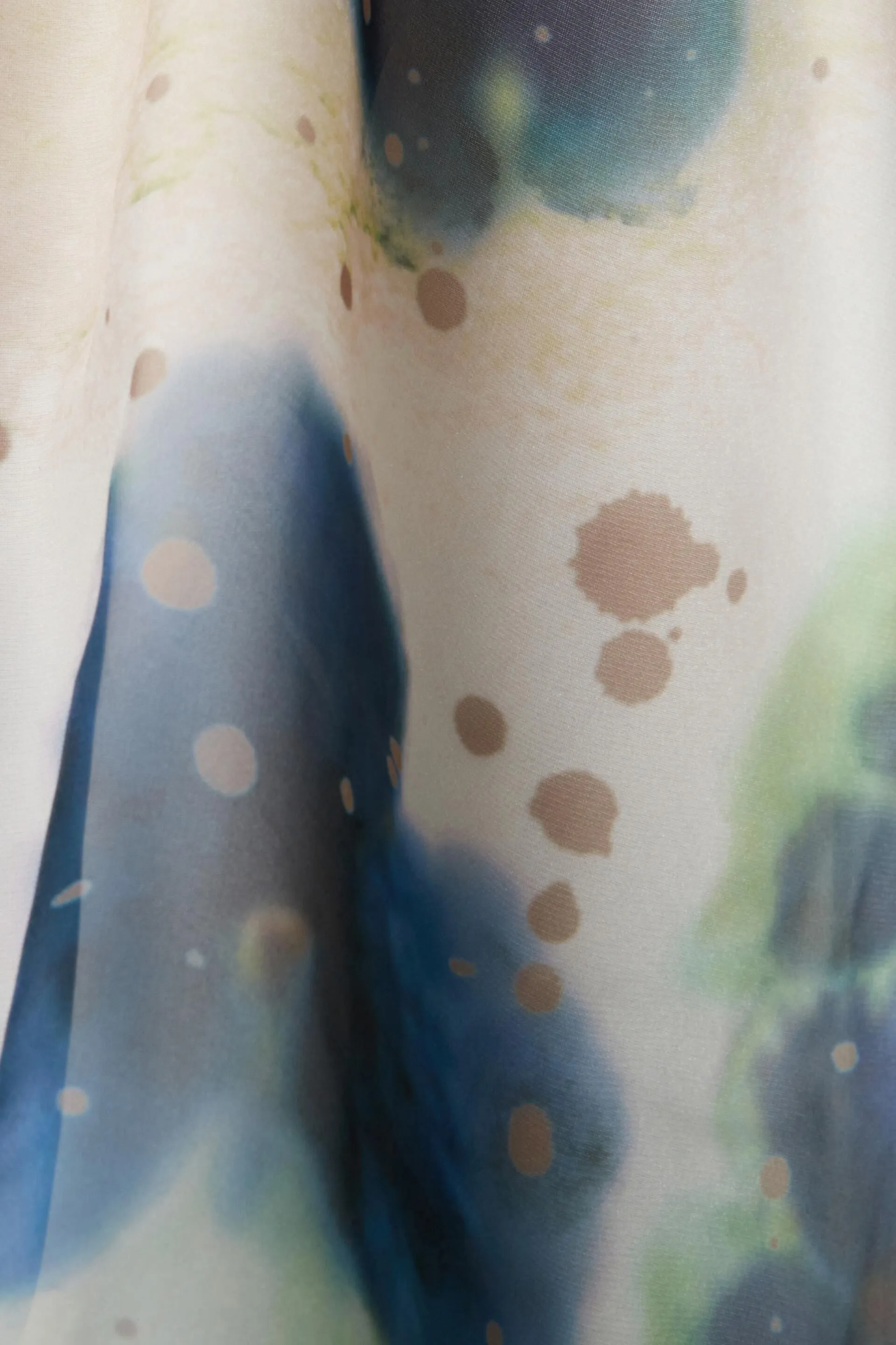 Abito midi in organza a fantasia