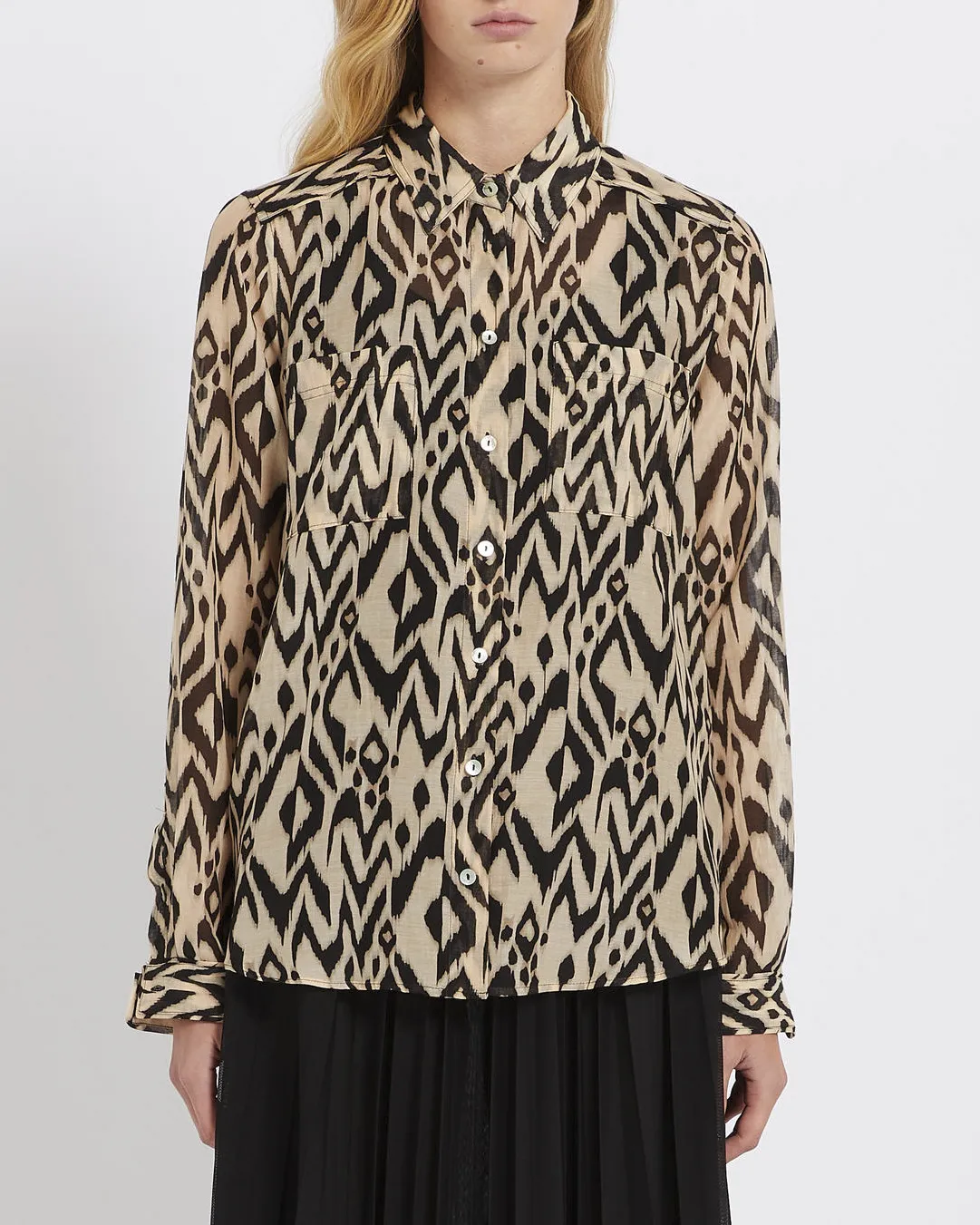 Camicia sfoderata in mussola di cotone e seta beige a motivo etnico nero con taschini applicati