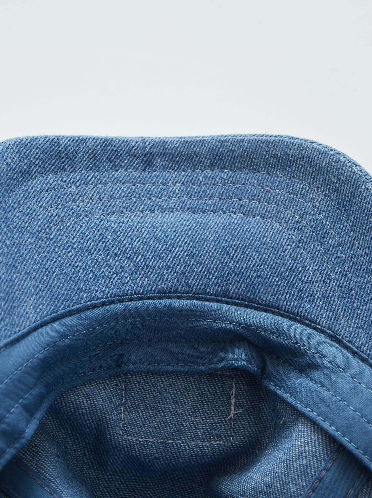 Cappellino in denim con scritta - BLU