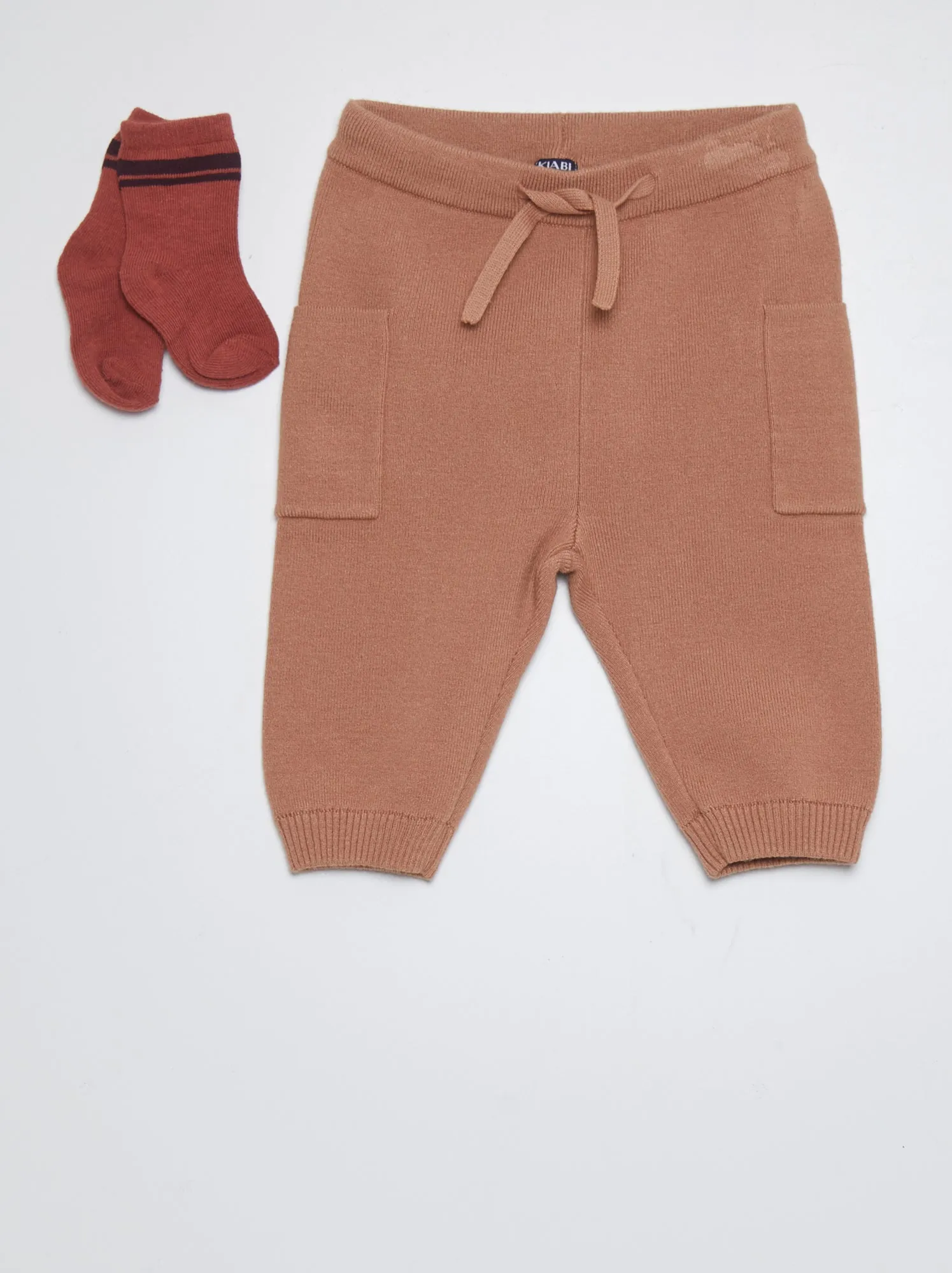 Joggers con tasche applicate + calzini - MARRONE