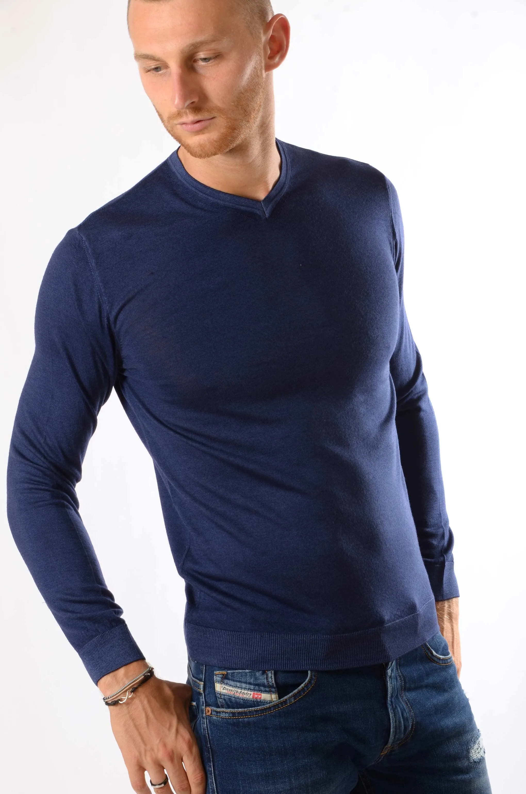 Maglia scollo a v basic