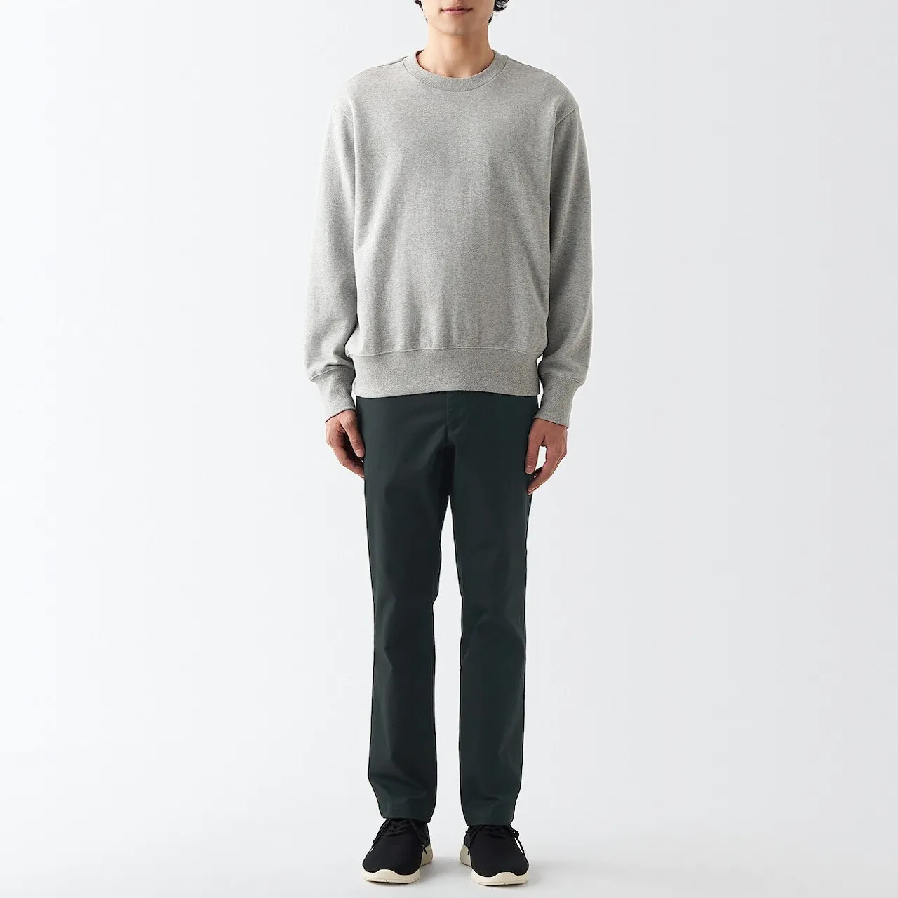 Pantaloni chino a gamba slim elasticizzati Nero..............