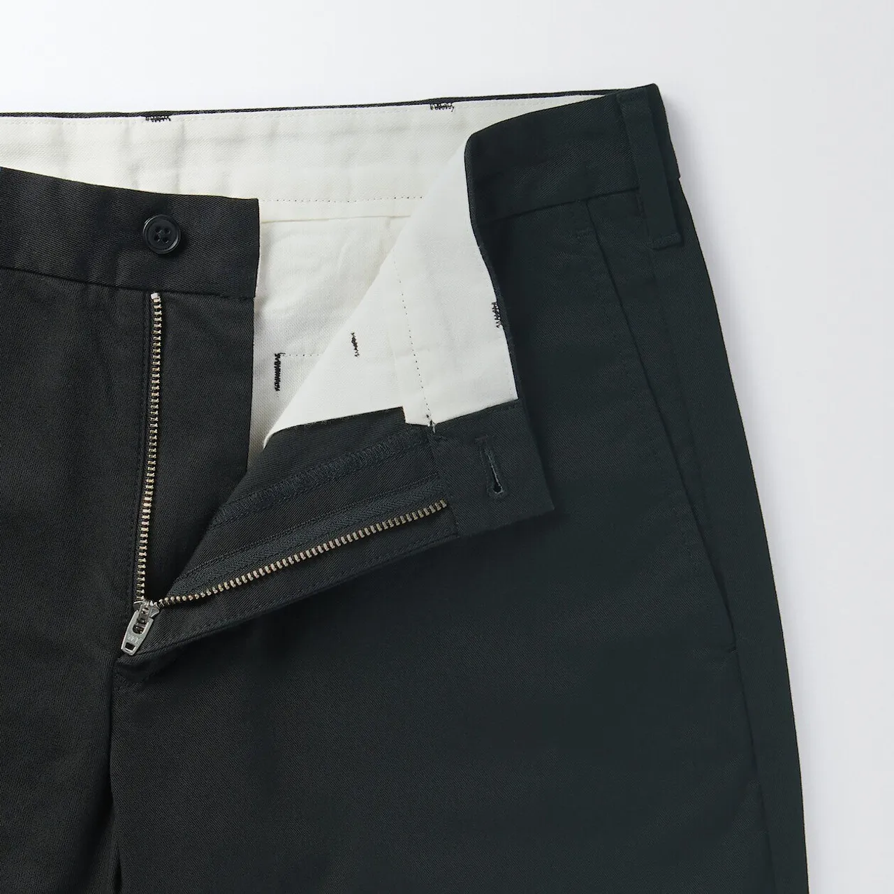 Pantaloni chino a gamba slim elasticizzati Nero..............
