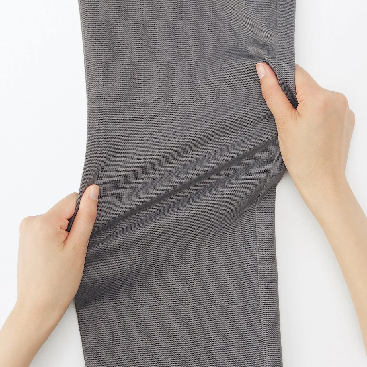 Pantaloni chino a gamba slim elasticizzati