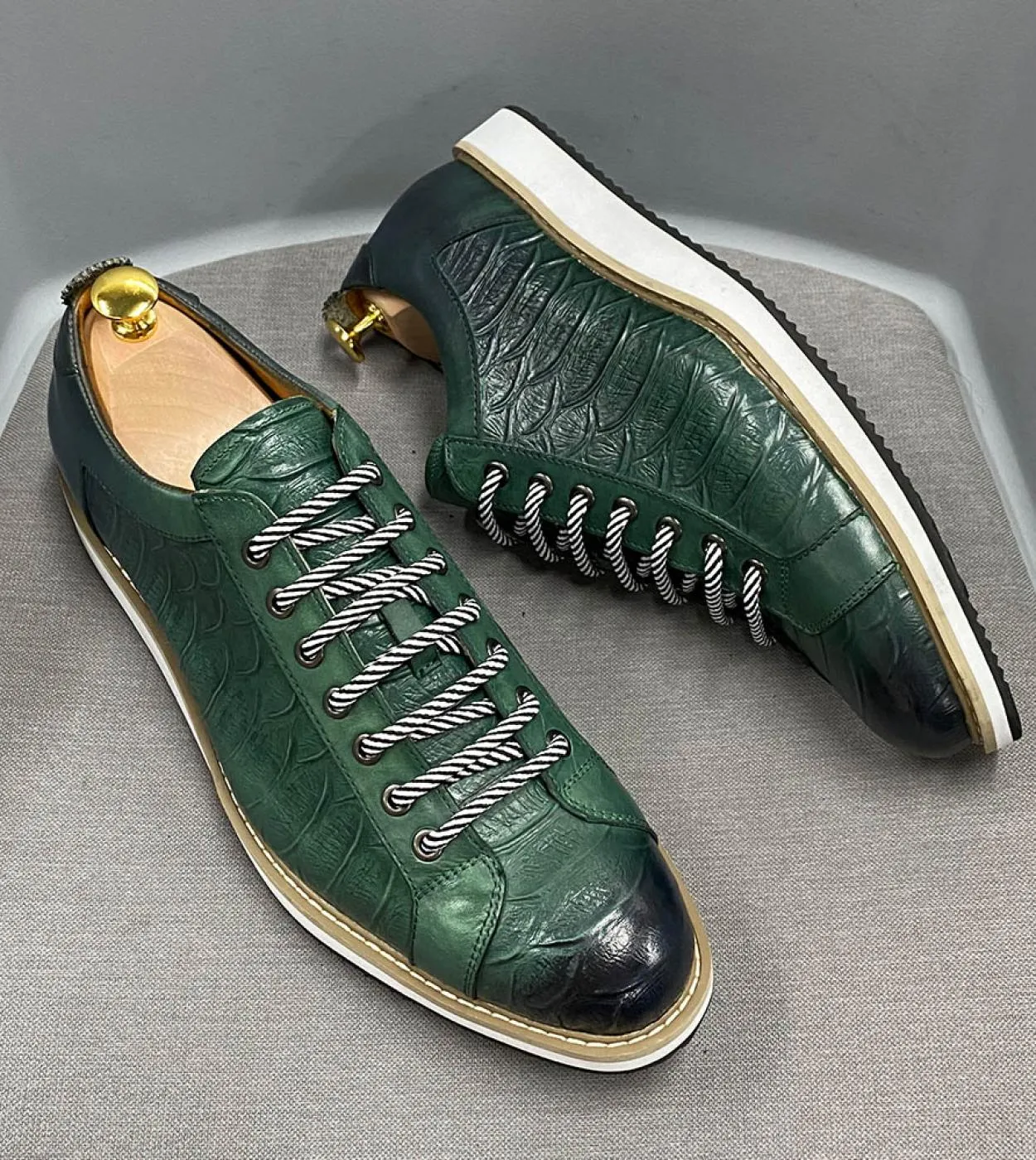 Scarpe basse in pelle di coccodrillo Scarpe di lusso in pelle di coccodrillo Scarpe da uomo in coccodrillo di lusso Scarpe casua