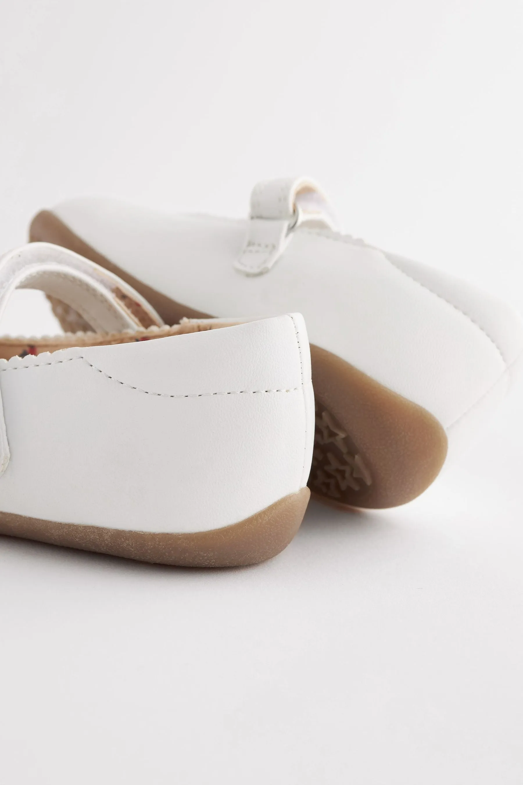 Scarpe Mary Jane con farfalle    