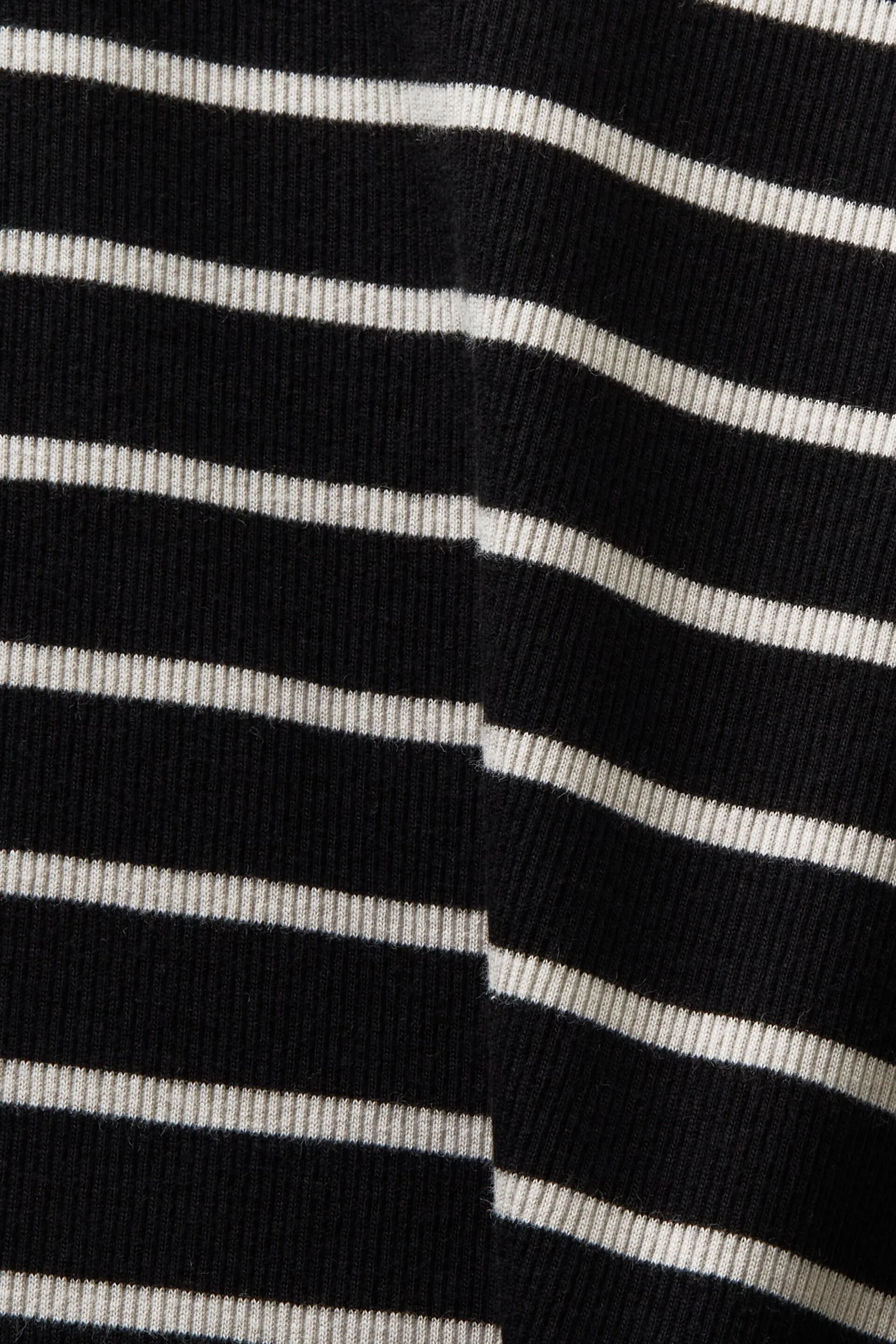 Top a righe in maglia a coste
